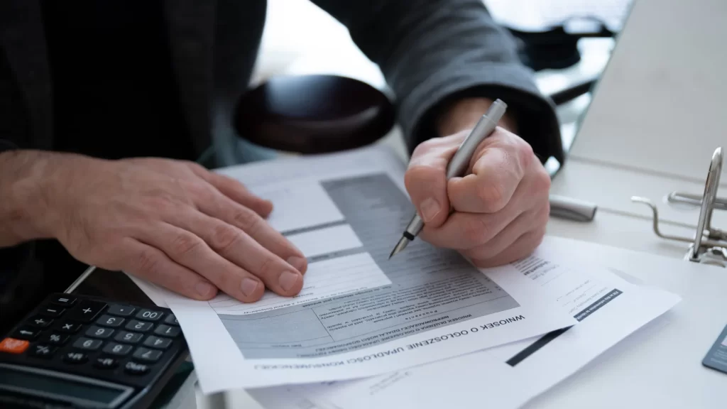 Weighing the Pros and Cons of Bankruptcies in Business image 2